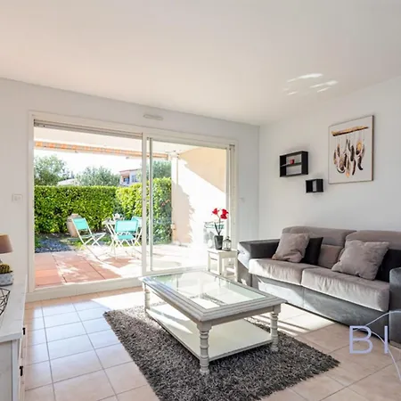Spacious Pool And Parking Apartment *