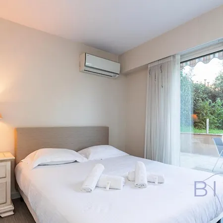 Apartment Spacious Pool And Parking Antibes