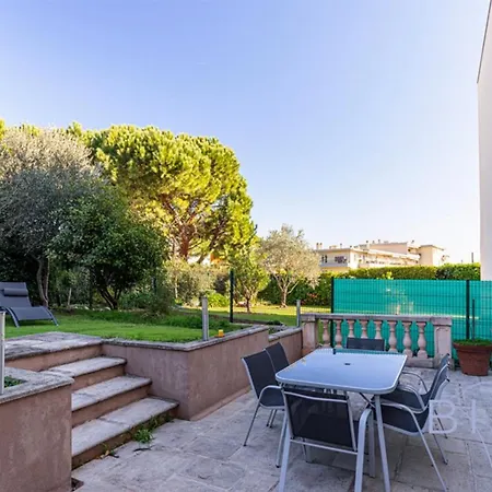 Spacious Pool And Parking Apartment *