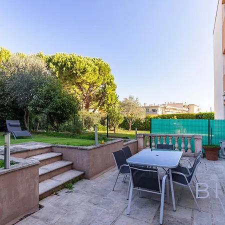 Apartment Spacious Pool And Parking