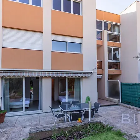 Spacious Pool And Parking Apartment *