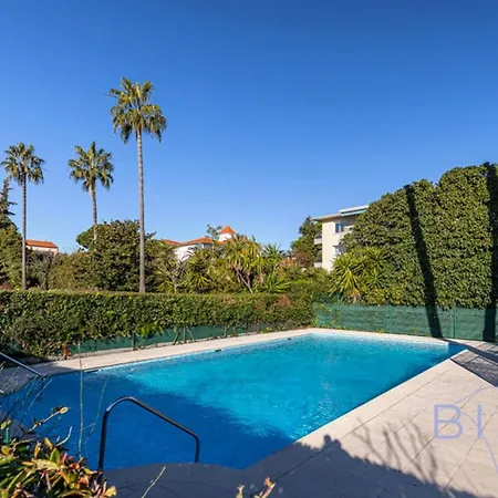 Spacious Pool And Parking Apartment Antibes