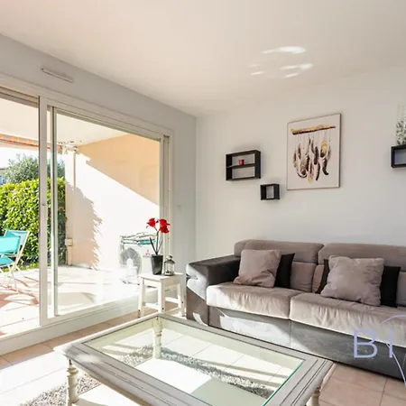 Apartment Spacious Pool And Parking Antibes