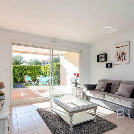 Spacious Pool And Parking Apartment