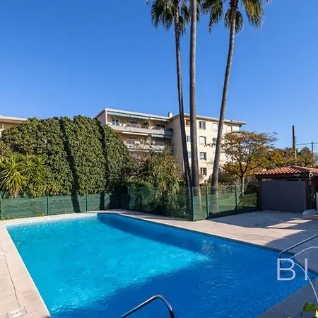 Apartment Spacious Pool And Parking